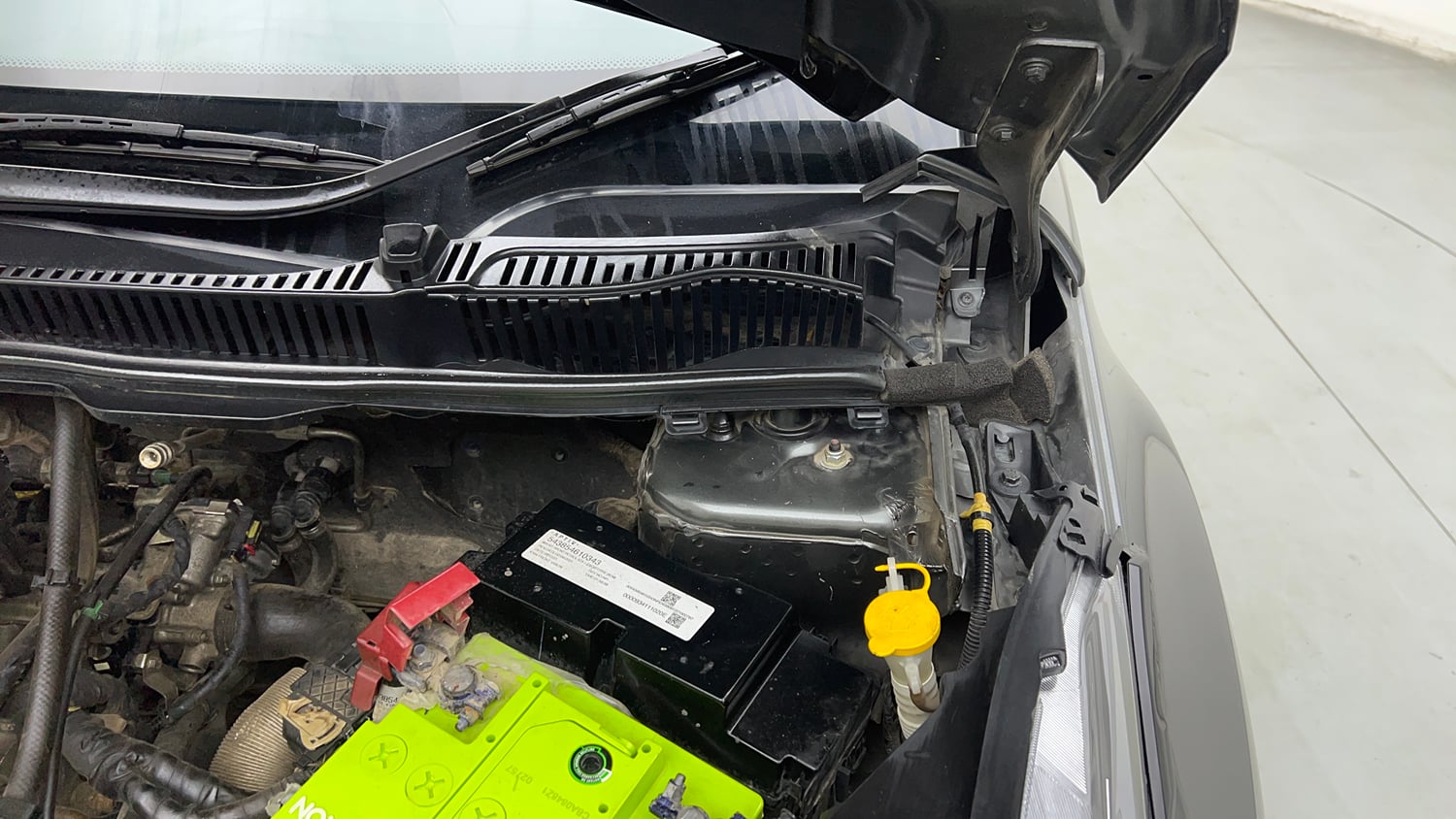 Used 2022 Tata Nexon XZA Plus (S) Petrol Automatic engine ENGINE LEFT SIDE HINGE & APRON VIEW
