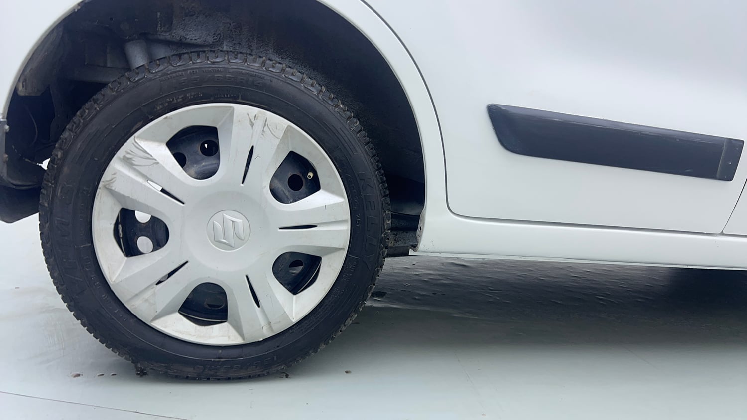 Used 2014 Maruti Suzuki Wagon R VXI Petrol Manual tyres RIGHT REAR TYRE RIM VIEW