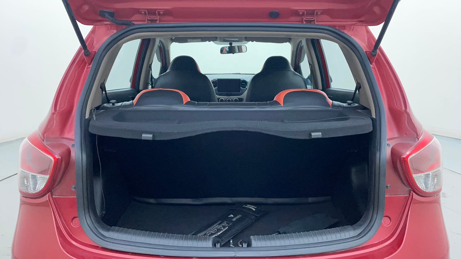 Used 2019 Hyundai Grand i10 Magna 1.2 Kappa VTVT Petrol Manual interior DICKY INSIDE VIEW