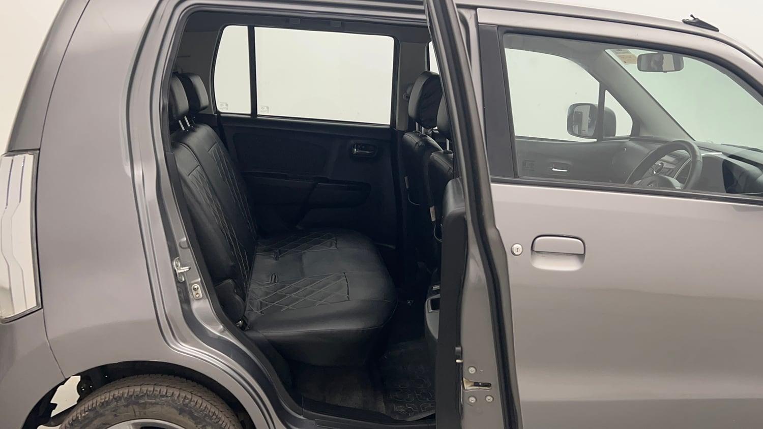 Used 2013 Maruti Suzuki Wagon R Stingray VXi Petrol Manual interior RIGHT SIDE REAR DOOR CABIN VIEW