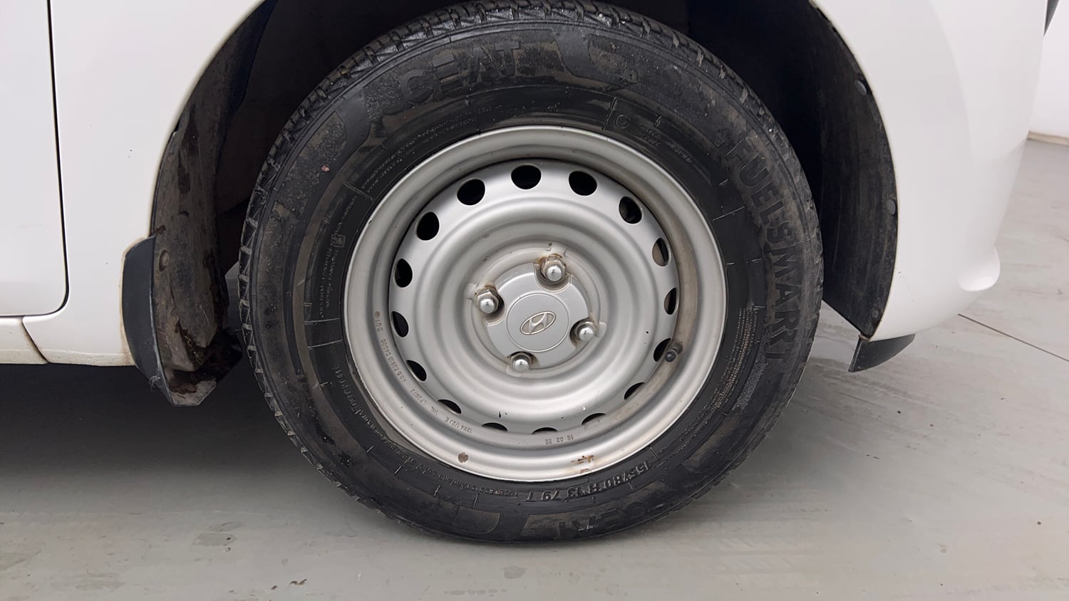 Used 2022 Hyundai Santro Era Executive Petrol Manual tyres RIGHT FRONT TYRE RIM VIEW