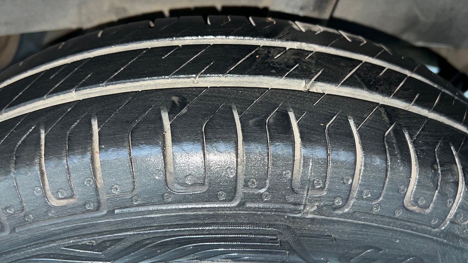 Used 2017 Renault Kwid 1.0 RXL AMT Petrol Automatic tyres LEFT REAR TYRE TREAD VIEW