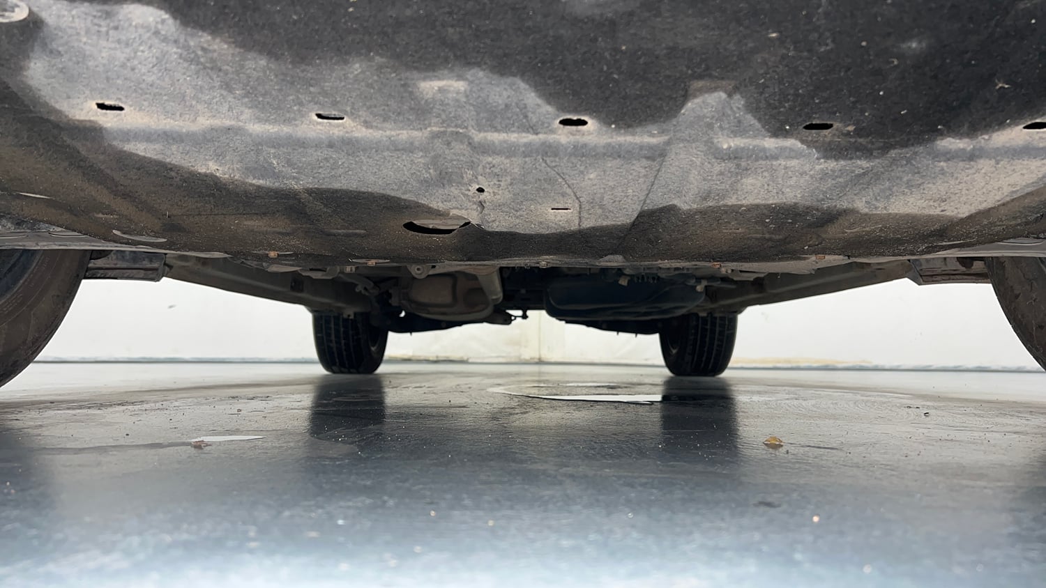 Used 2022 Mahindra XUV700 AX 7 Petrol MT 7 STR Petrol Manual extra FRONT LEFT UNDERBODY VIEW