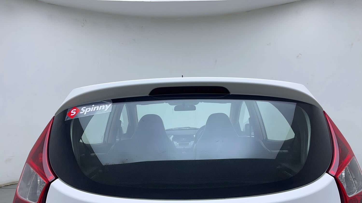 Used 2013 Hyundai Eon Sportz Petrol Manual exterior BACK WINDSHIELD VIEW