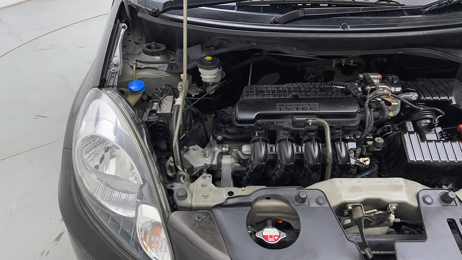 Used 2016 Honda Amaze 1.2 S AT i-VTEC Petrol Automatic engine ENGINE RIGHT SIDE VIEW