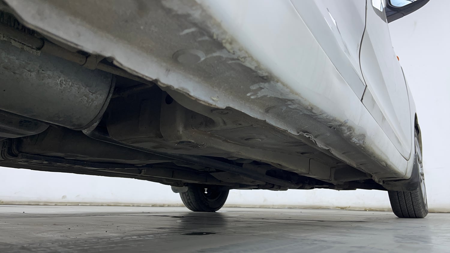 Used 2013 Hyundai Eon Sportz Petrol Manual extra REAR RIGHT UNDERBODY VIEW