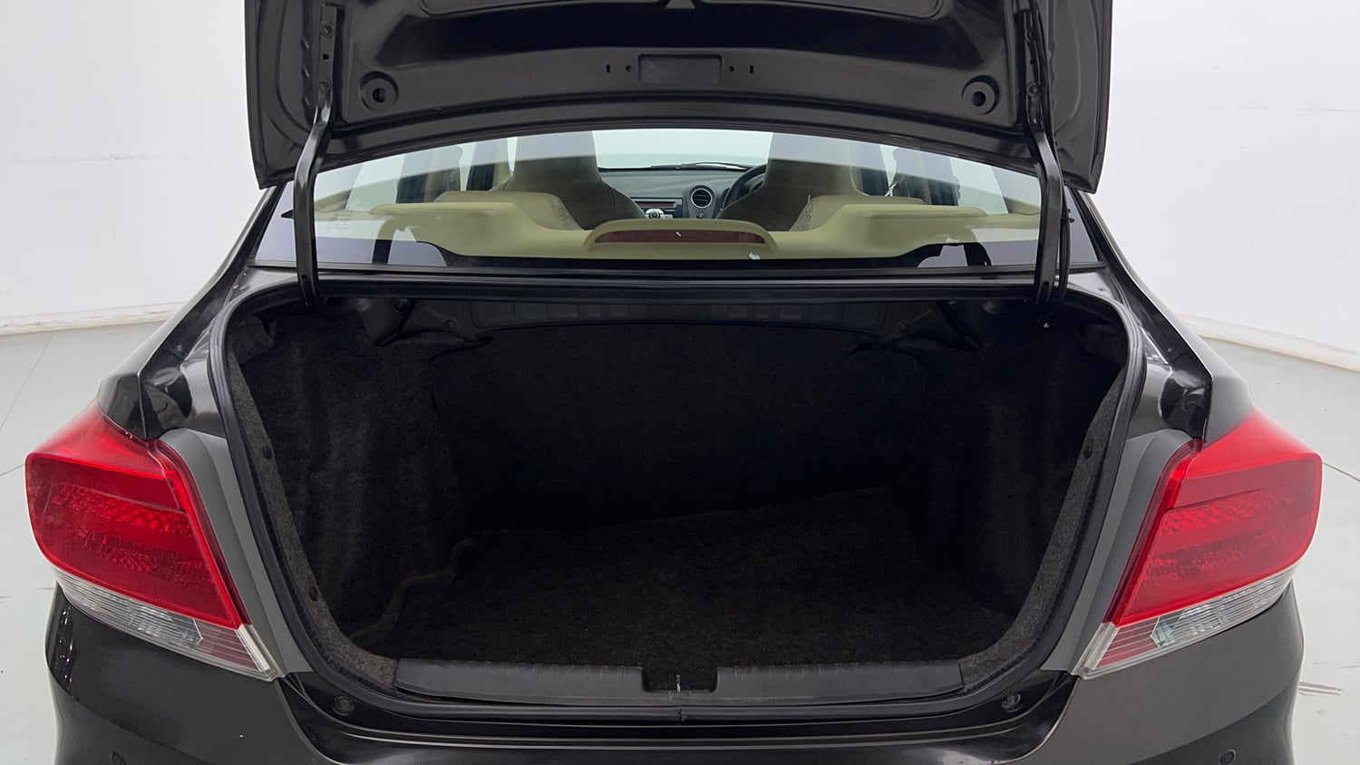 Used 2016 Honda Amaze 1.2 S AT i-VTEC Petrol Automatic interior DICKY INSIDE VIEW