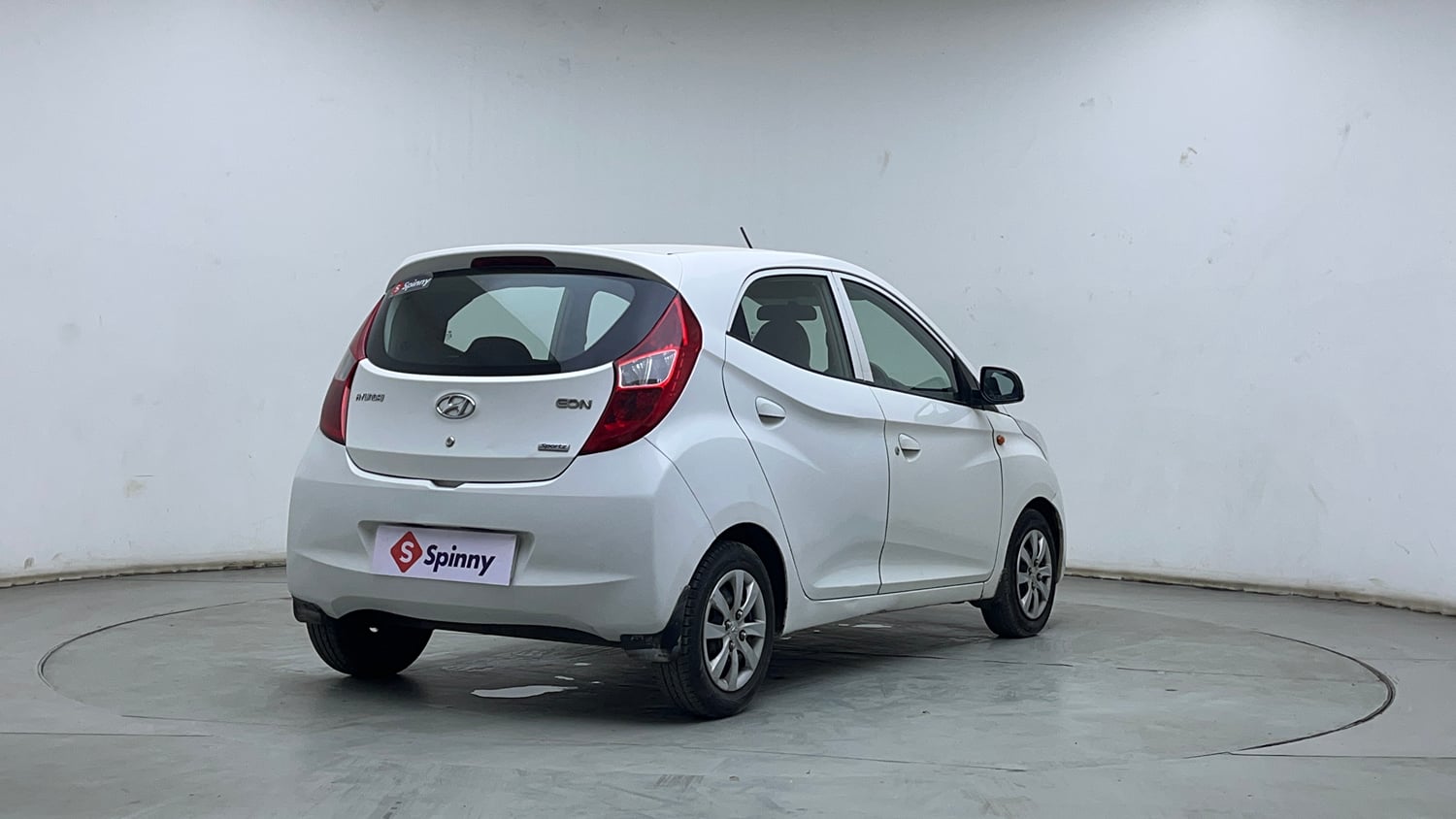 Used 2013 Hyundai Eon Sportz Petrol Manual exterior RIGHT REAR CORNER VIEW