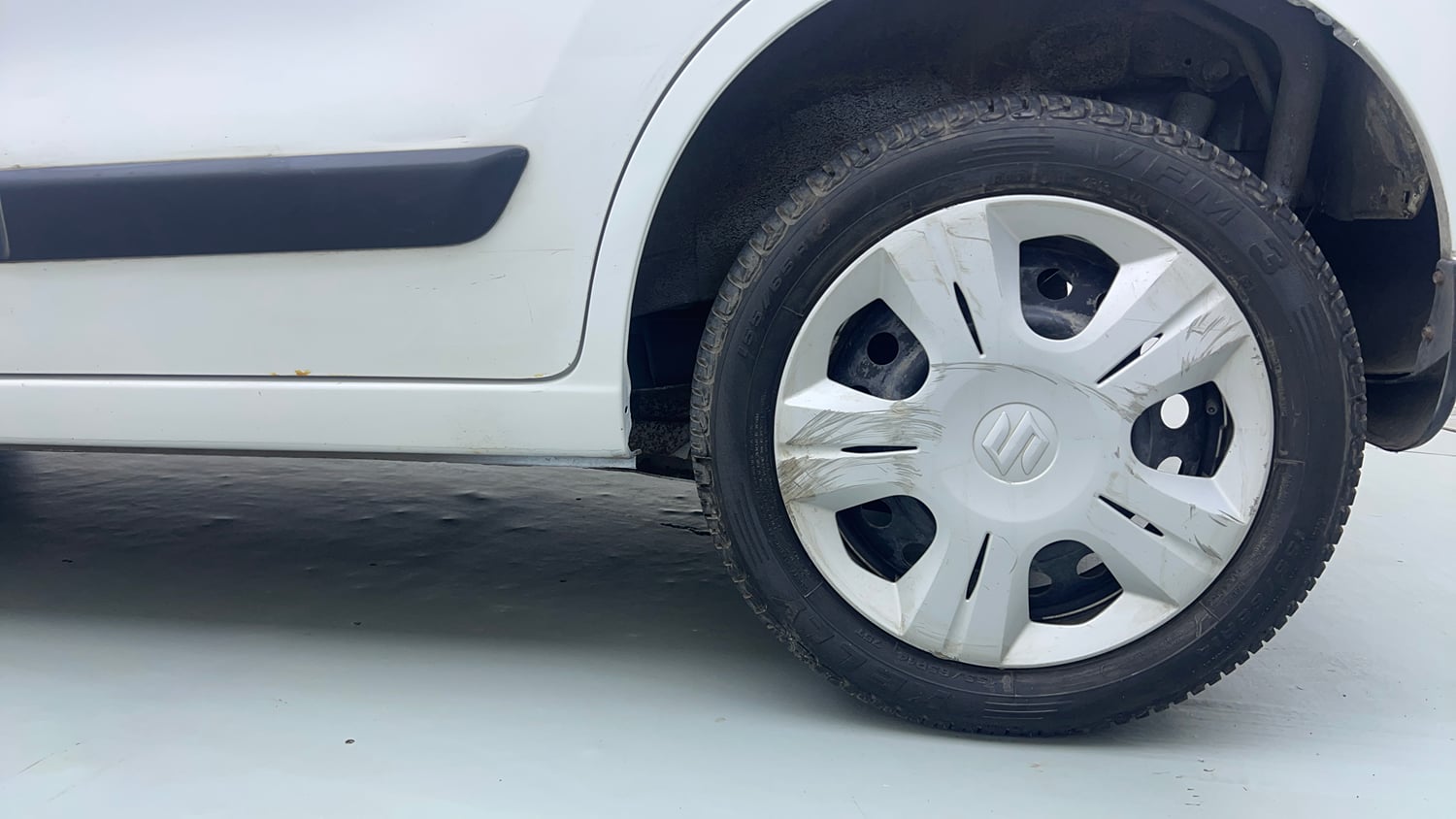 Used 2014 Maruti Suzuki Wagon R VXI Petrol Manual tyres LEFT REAR TYRE RIM VIEW
