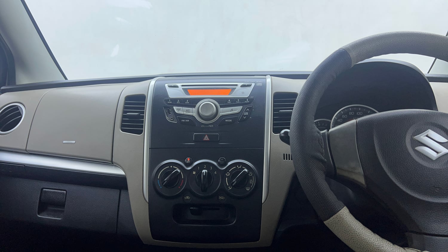 Used 2014 Maruti Suzuki Wagon R VXI Petrol Manual interior MUSIC SYSTEM & AC CONTROL VIEW