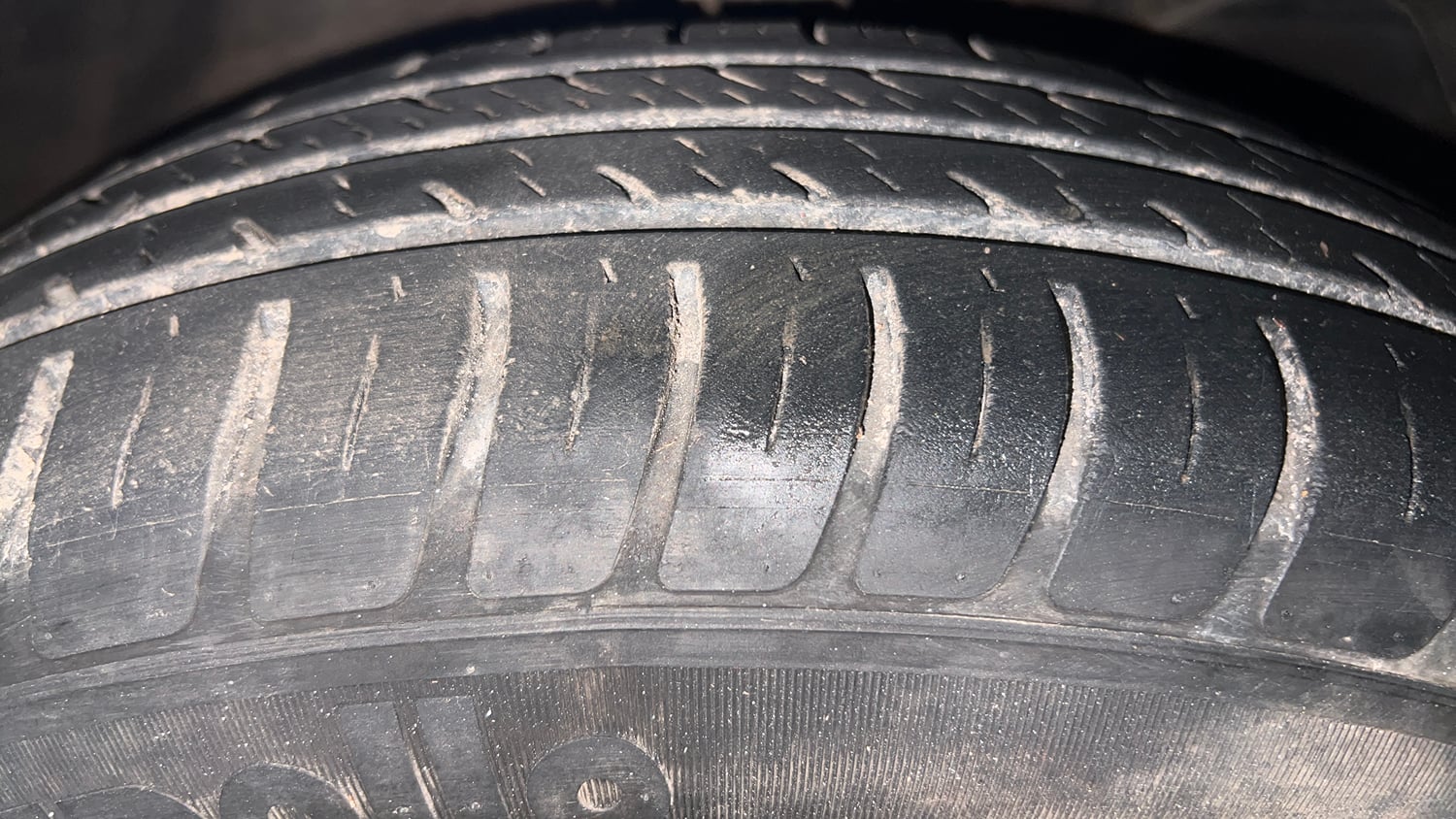 Used 2019 Maruti Suzuki Swift VXi AMT Petrol Automatic tyres RIGHT FRONT TYRE TREAD VIEW