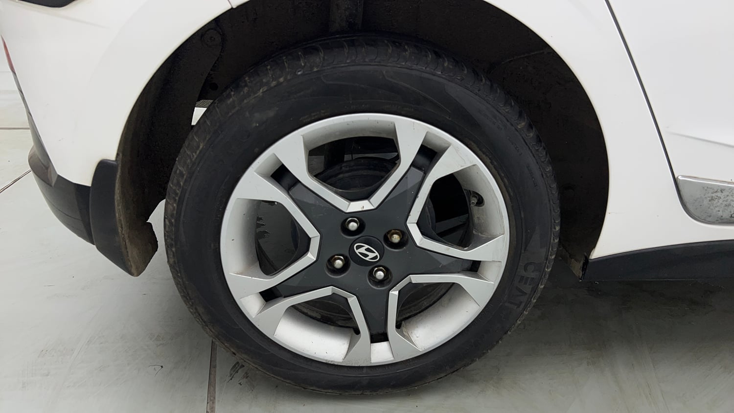 Used 2024 Hyundai New i20 Sportz 1.2 MT Petrol Manual tyres RIGHT REAR TYRE RIM VIEW
