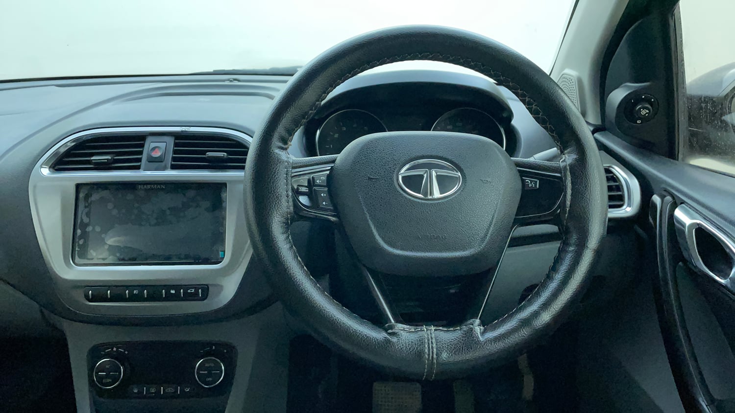 Used 2019 Tata Tigor Revotron XZA+ Petrol Automatic interior STEERING VIEW