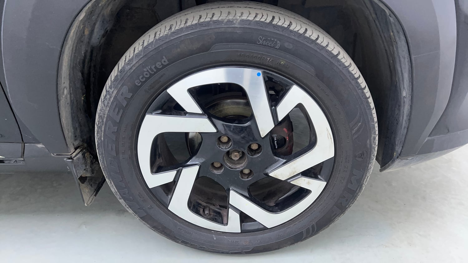 Used 2021 Nissan Magnite XV Turbo CVT Petrol Automatic tyres RIGHT FRONT TYRE RIM VIEW
