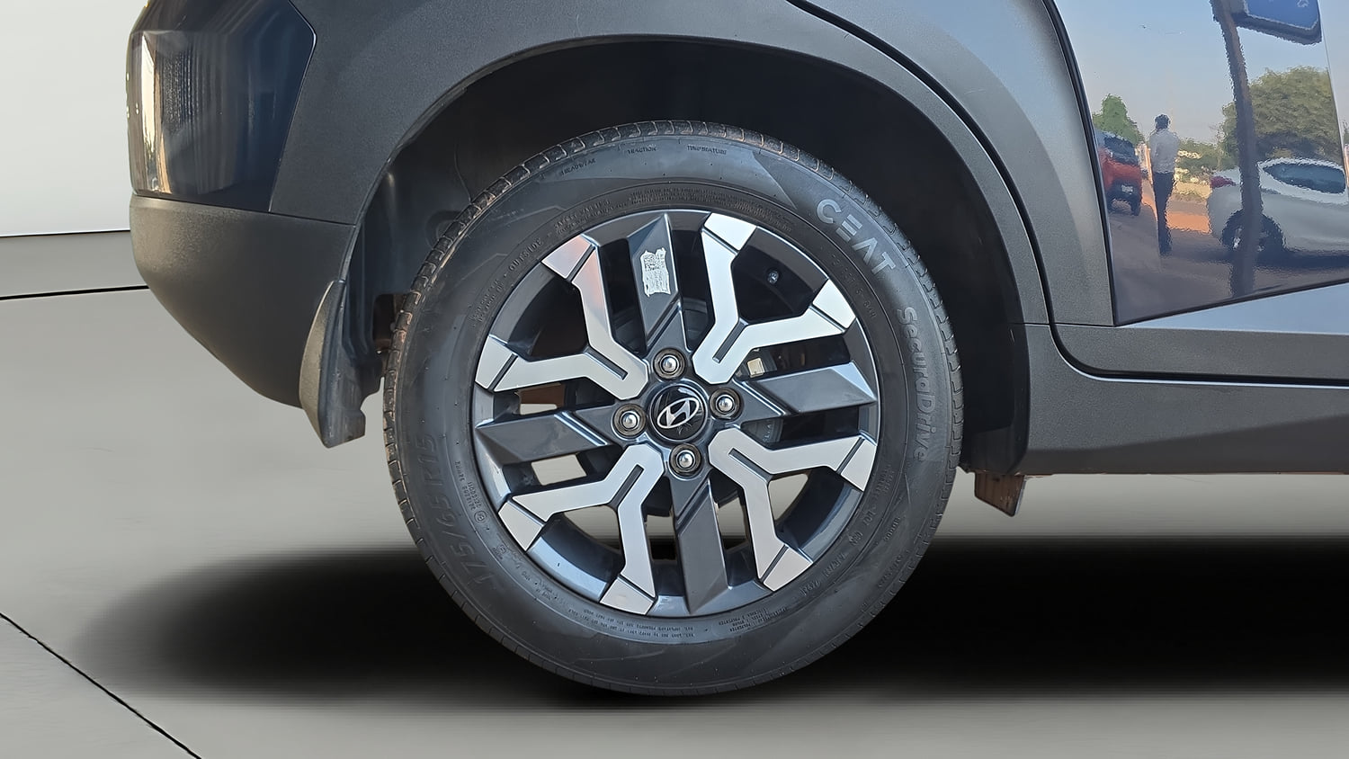 Used 2023 Hyundai Exter SX (O) Connect 1.2 AMT Petrol Automatic tyres RIGHT REAR TYRE RIM VIEW