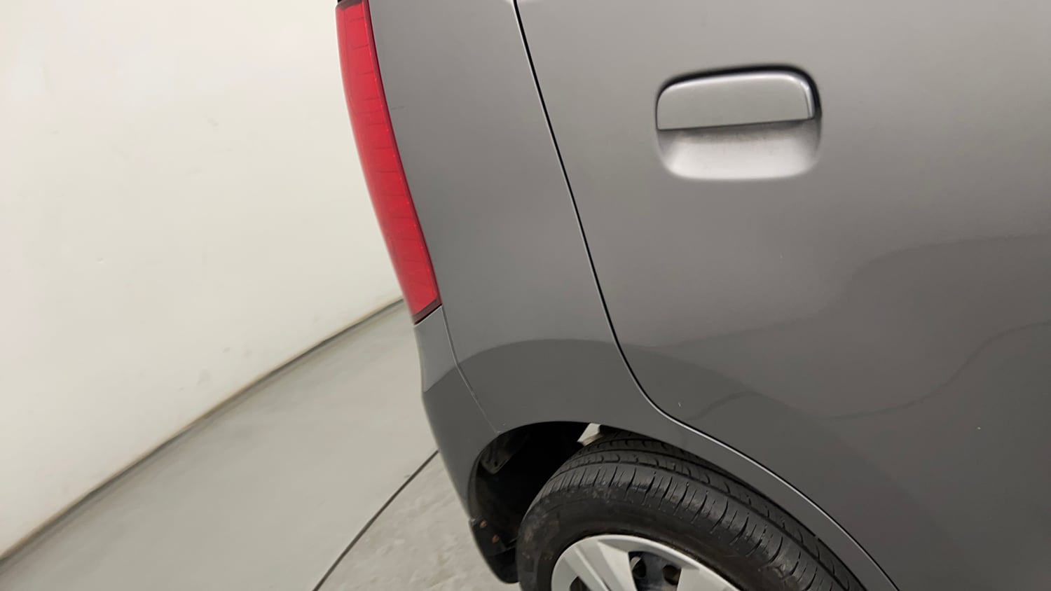 Used 2018 Maruti Suzuki Wagon R VXI Petrol Manual dents MINOR DENT