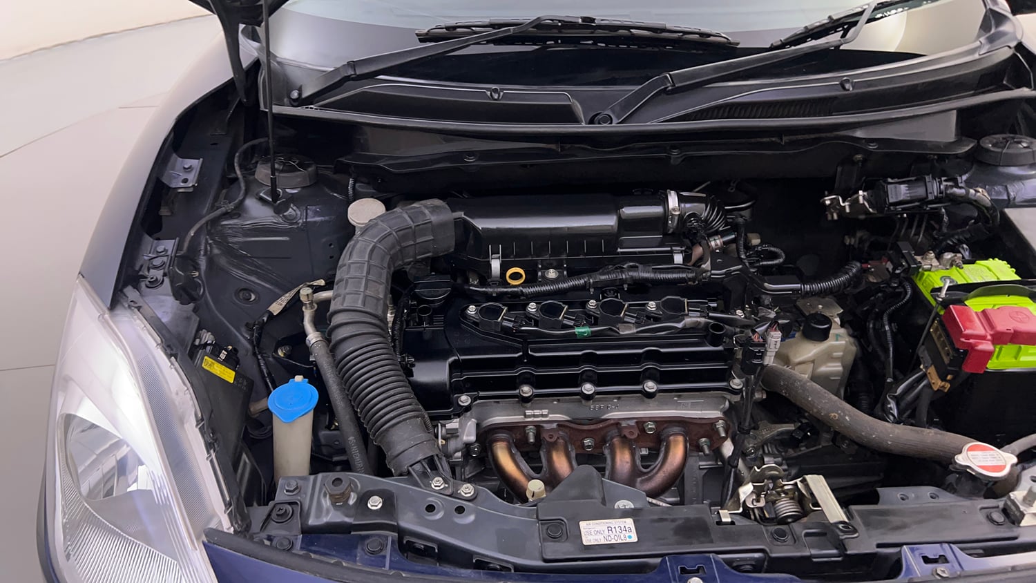 Used 2019 Maruti Suzuki Swift VXi AMT Petrol Automatic engine ENGINE RIGHT SIDE HINGE & APRON VIEW