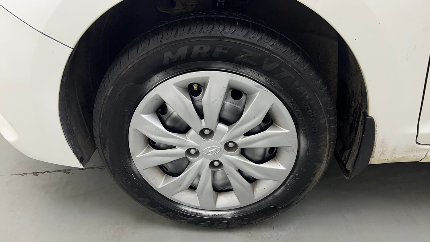 Used 2019 Hyundai Verna EX 1.4 VTVT Petrol Manual tyres LEFT FRONT TYRE RIM VIEW