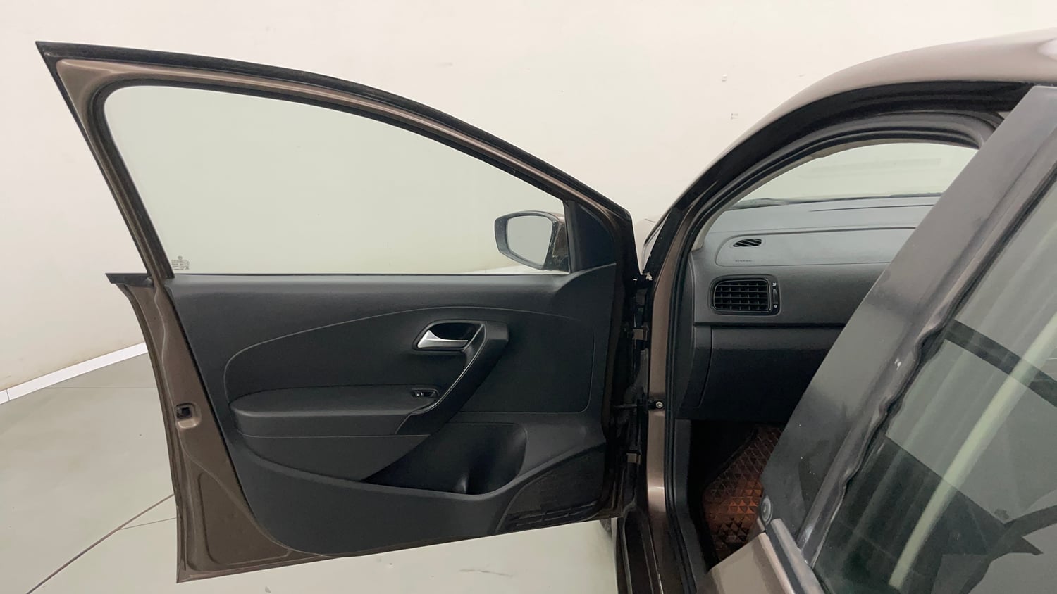 Used 2016 Volkswagen Polo Comfortline 1.2L (P) Petrol Manual interior LEFT FRONT DOOR OPEN VIEW