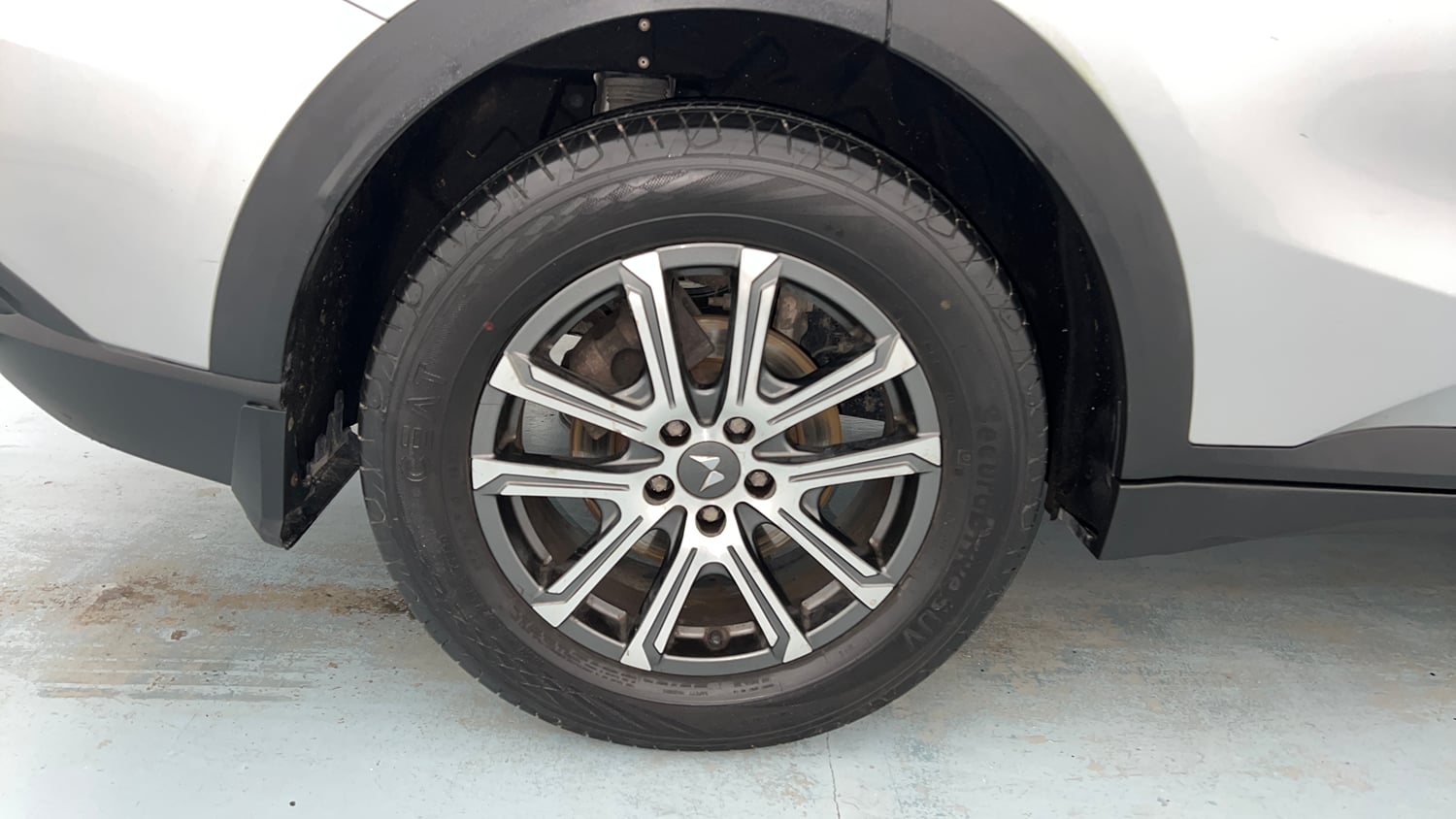 Used 2022 Mahindra XUV700 AX 7 Petrol MT 7 STR Petrol Manual tyres RIGHT REAR TYRE RIM VIEW