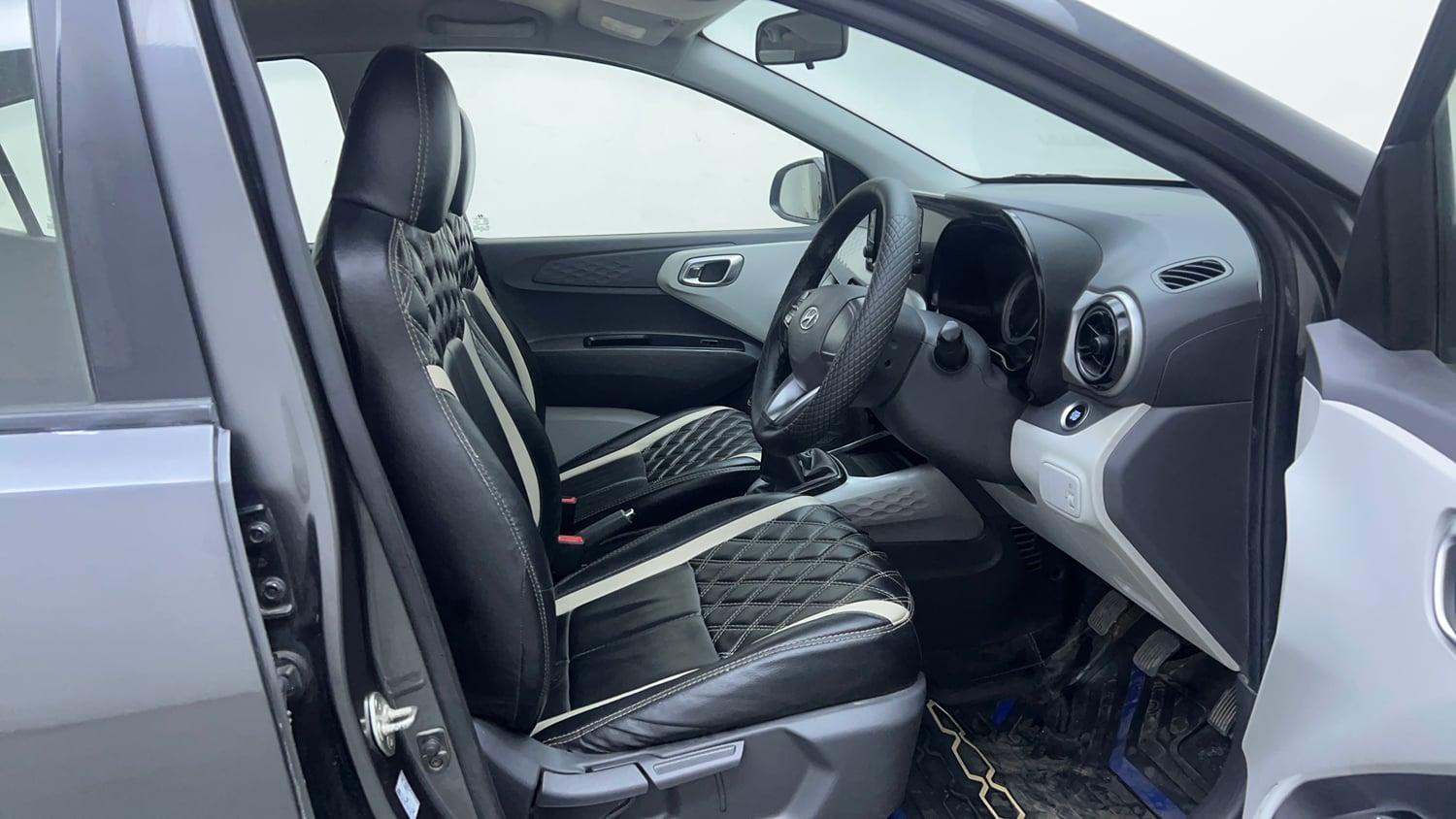 Used 2022 Hyundai Grand i10 Nios Asta 1.2 Kappa VTVT Petrol Manual interior RIGHT SIDE FRONT DOOR CABIN VIEW