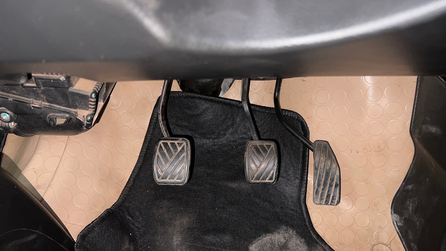 Used 2017 Maruti Suzuki Wagon R VXI Petrol Manual interior PEDALS VIEW