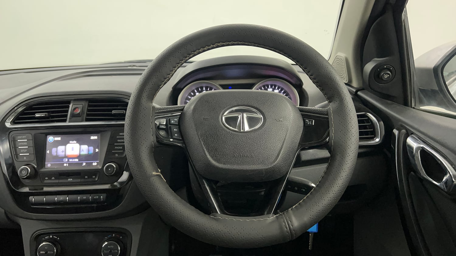 Used 2018 Tata Tigor Revotron XZ (O) Petrol Manual interior STEERING VIEW