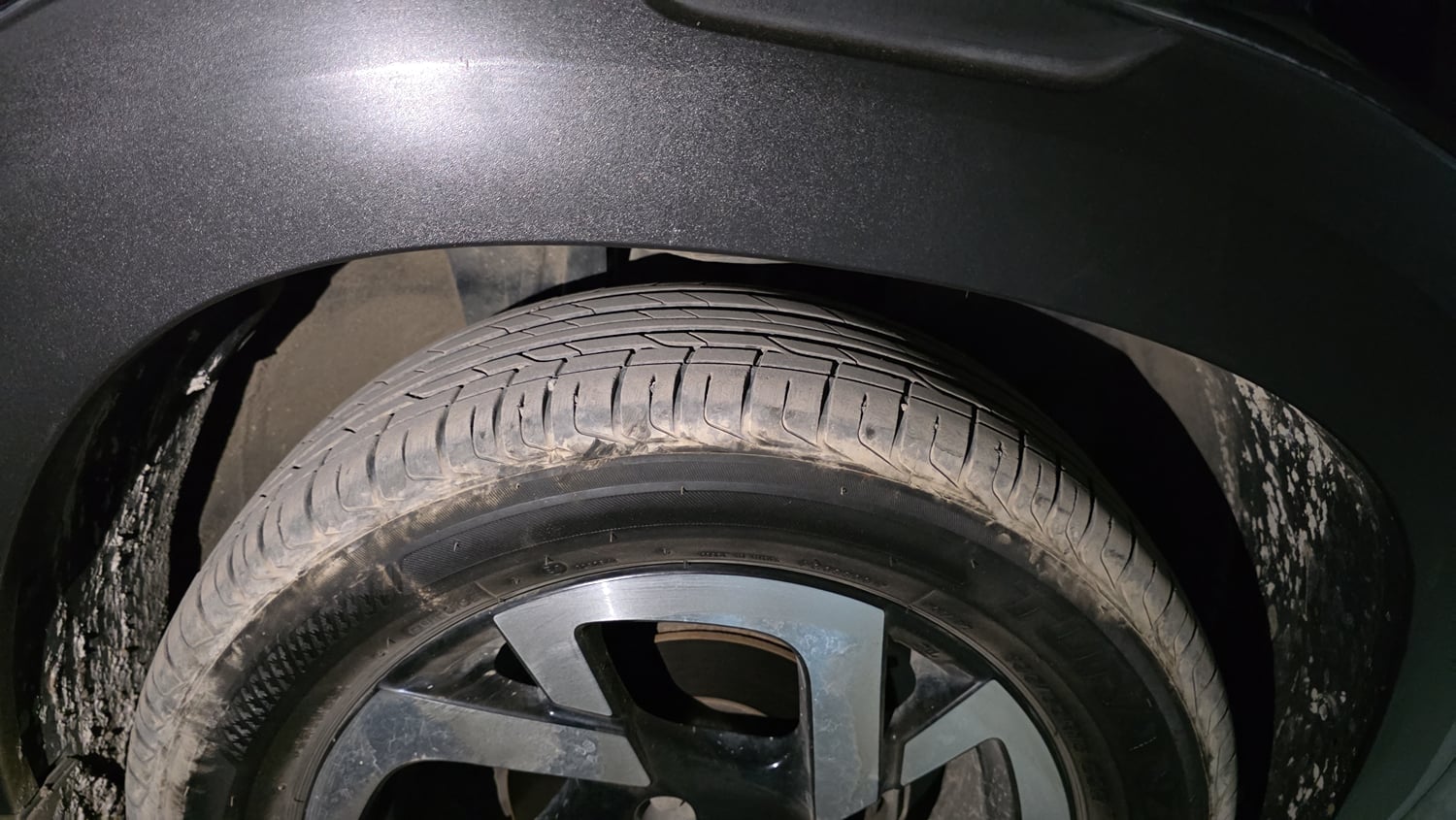 Used 2022 Nissan Magnite XV Premium Turbo CVT Petrol Automatic tyres RIGHT FRONT TYRE TREAD VIEW