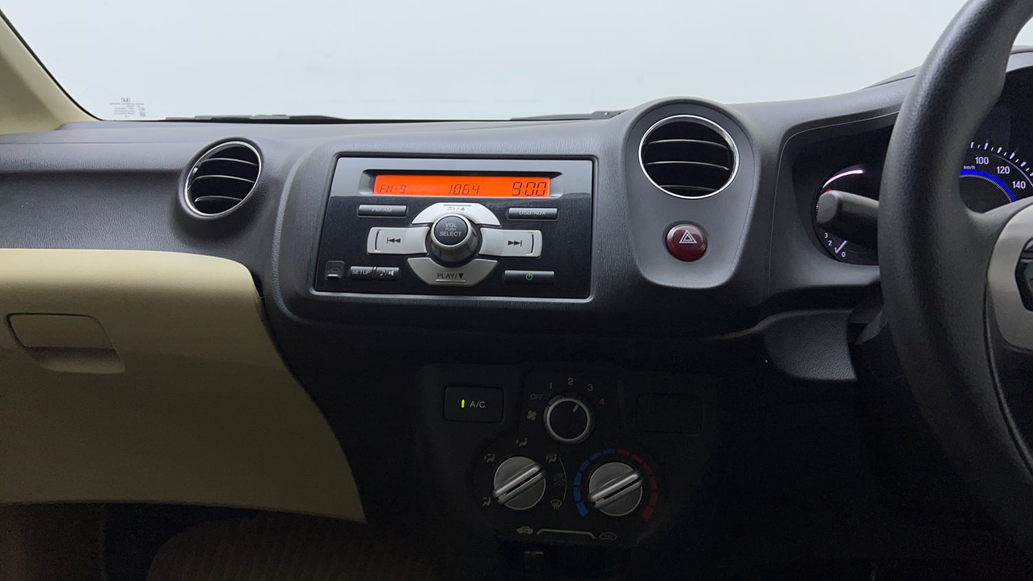 Used 2016 Honda Amaze 1.2 S AT i-VTEC Petrol Automatic top_features Integrated (in-dash) music system