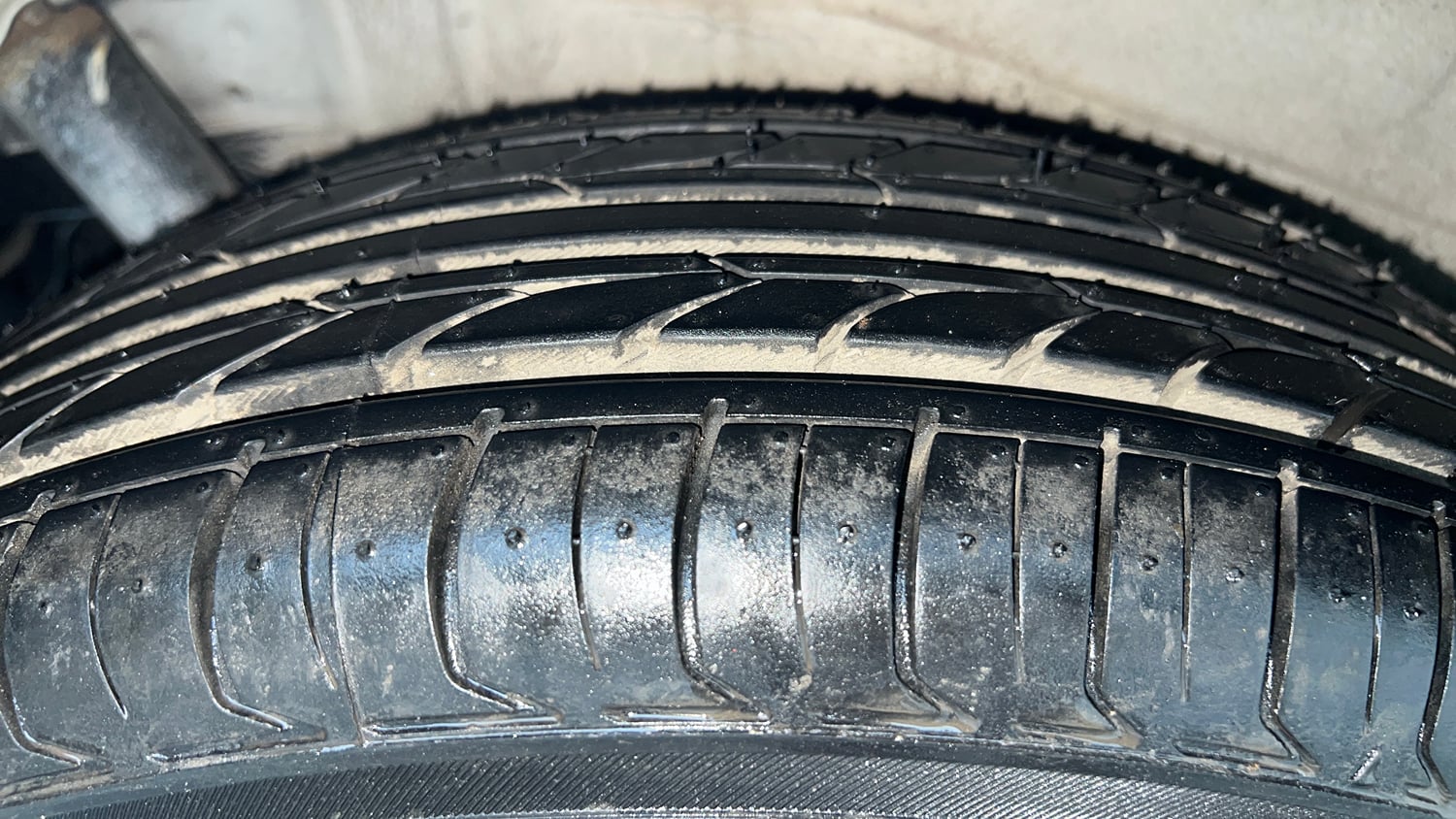 Used 2016 Maruti Suzuki Wagon R 1.0 VXI AMT Petrol Automatic tyres RIGHT REAR TYRE TREAD VIEW