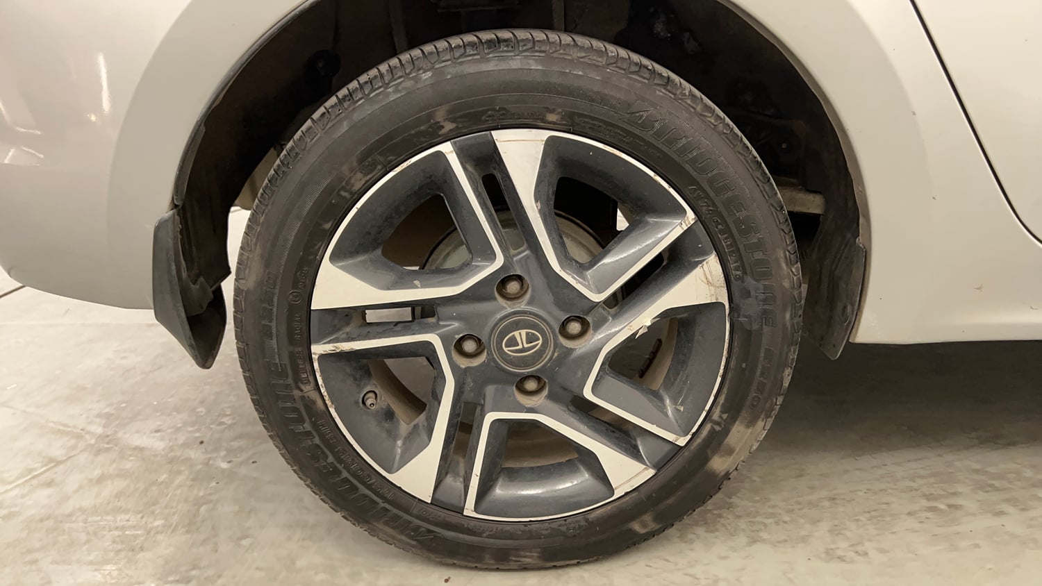 Used 2018 Tata Tigor Revotron XZ (O) Petrol Manual tyres RIGHT REAR TYRE RIM VIEW