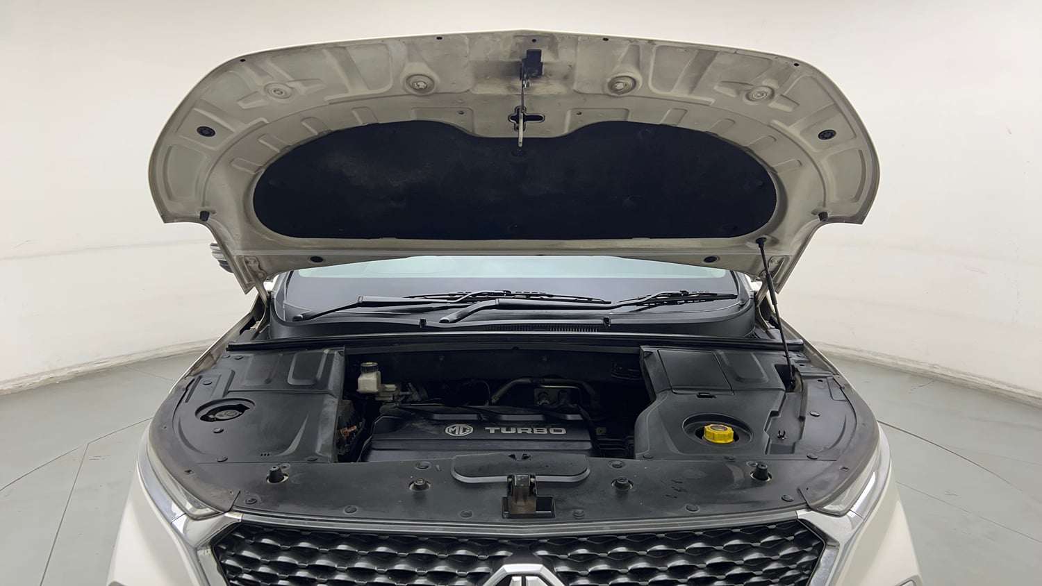 Used 2019 MG Motors Hector Sharp 1.5 DCT Petrol Petrol Automatic engine ENGINE & BONNET OPEN FRONT VIEW