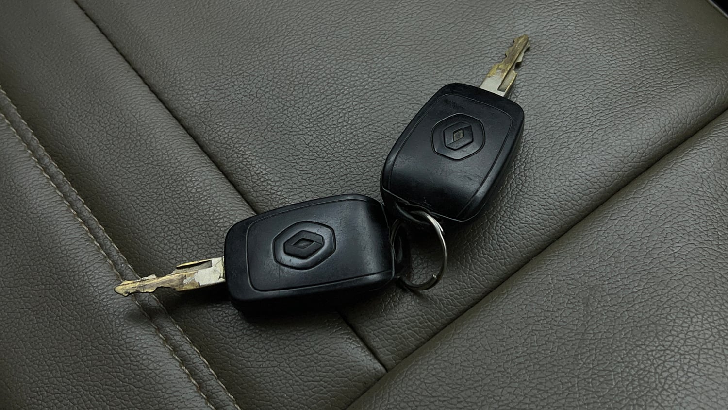 Used 2017 Renault Kwid 1.0 RXL AMT Petrol Automatic extra CAR KEY VIEW