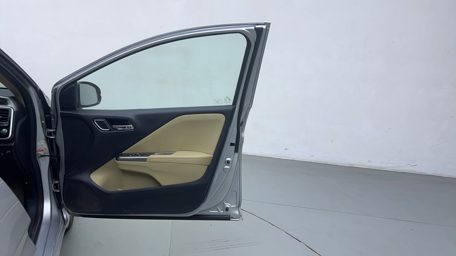 Used 2017 Honda City VX CVT Petrol Petrol Automatic interior RIGHT FRONT DOOR OPEN VIEW