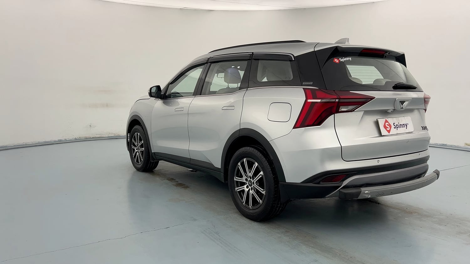 Used 2022 Mahindra XUV700 AX 7 Petrol MT 7 STR Petrol Manual exterior LEFT REAR CORNER VIEW