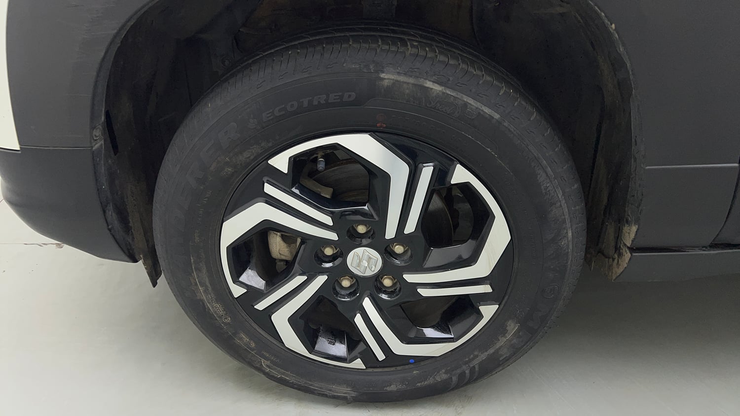 Used 2022 Maruti Suzuki Brezza ZXi Petrol Manual tyres LEFT FRONT TYRE RIM VIEW