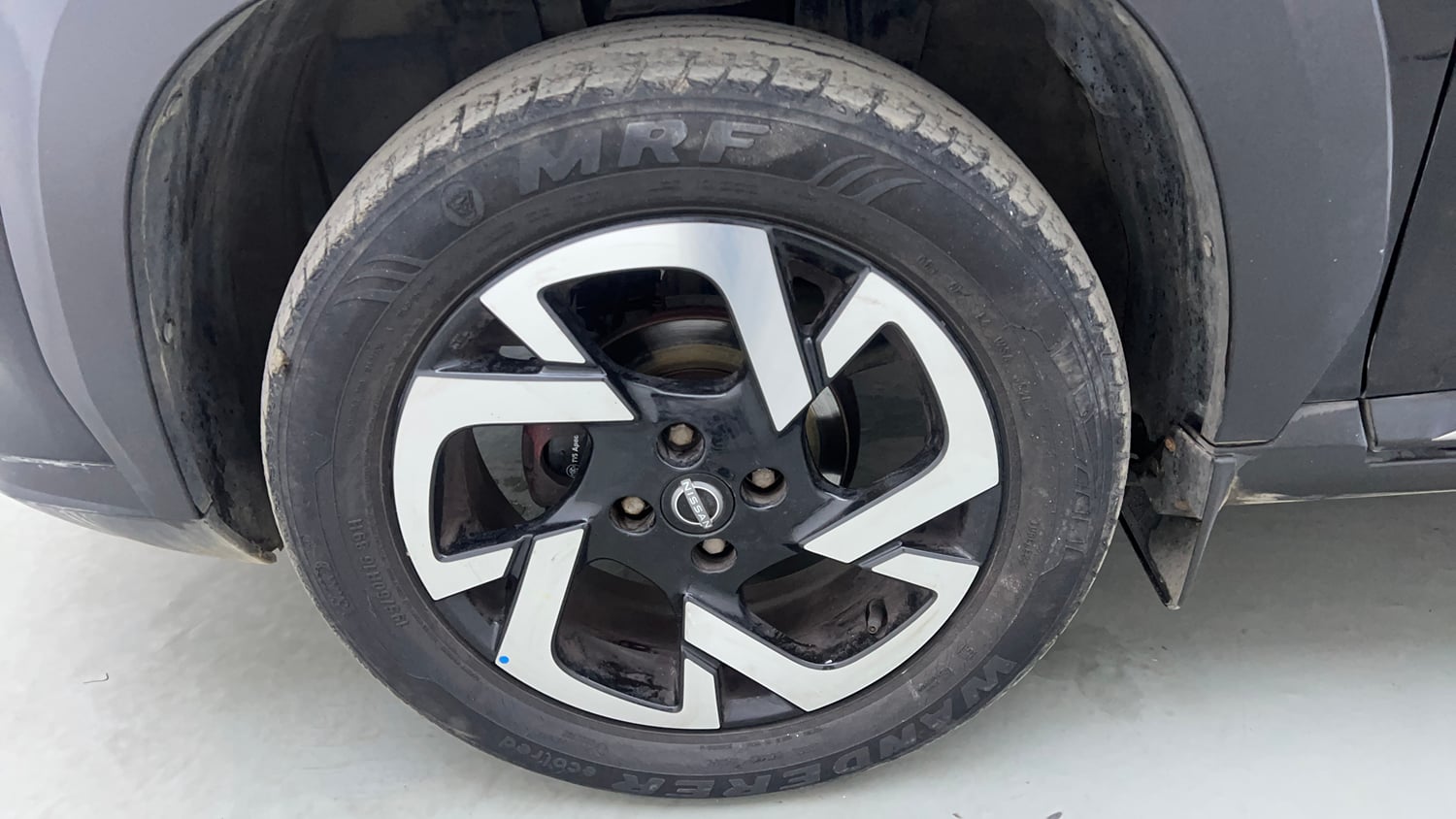 Used 2021 Nissan Magnite XV Turbo CVT Petrol Automatic tyres LEFT FRONT TYRE RIM VIEW