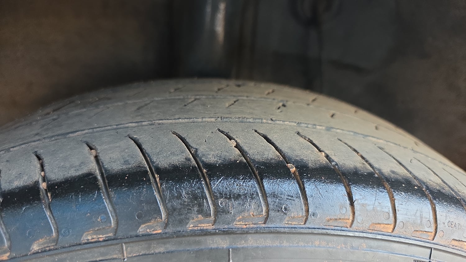 Used 2023 Hyundai Exter SX (O) Connect 1.2 AMT Petrol Automatic tyres RIGHT REAR TYRE TREAD VIEW