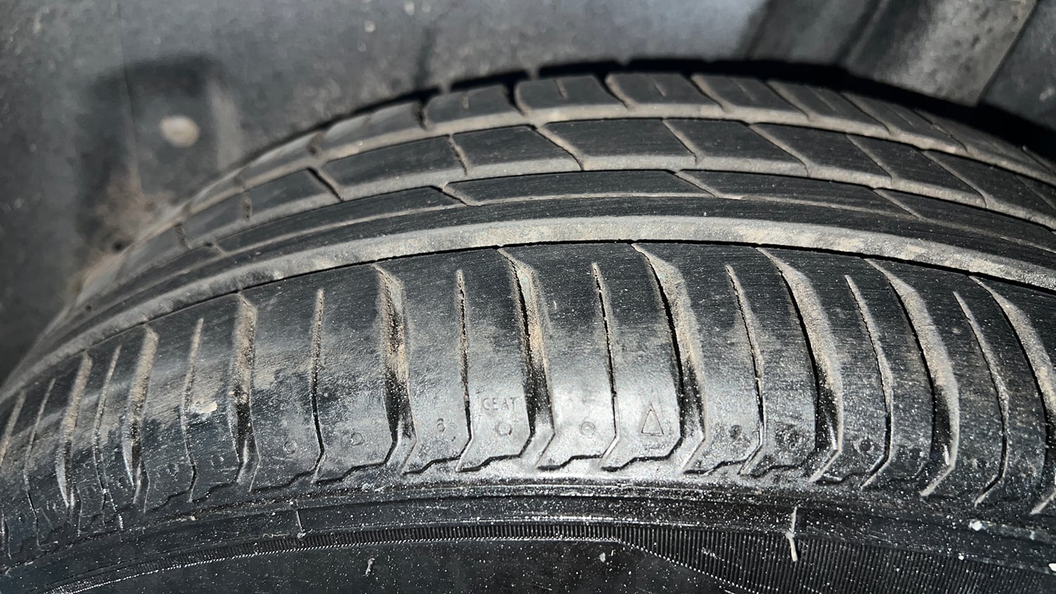 Used 2014 Volkswagen Polo Highline1.2L (P) Petrol Manual tyres LEFT REAR TYRE TREAD VIEW