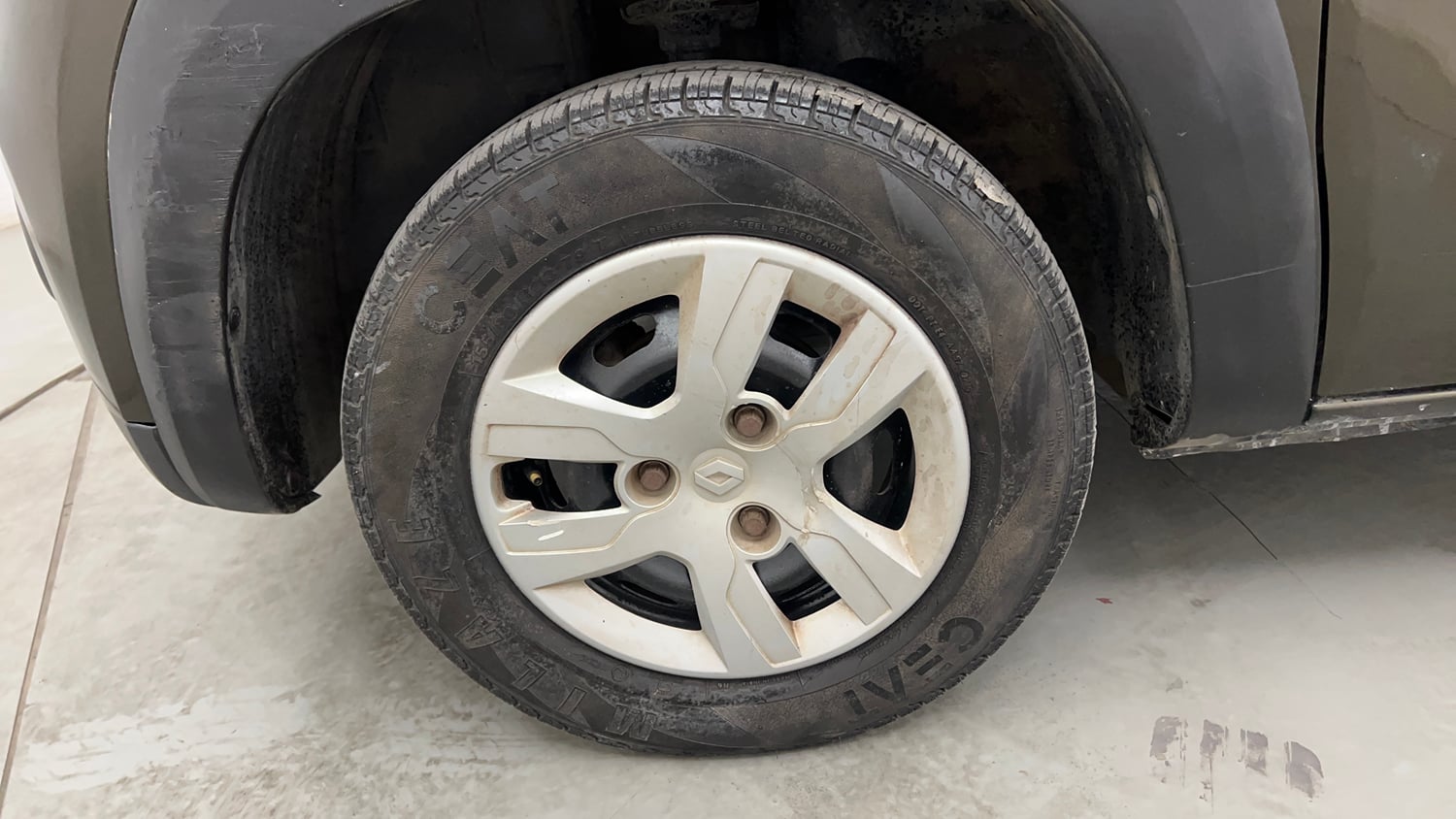 Used 2016 Renault Kwid RXT Petrol Manual tyres LEFT FRONT TYRE RIM VIEW