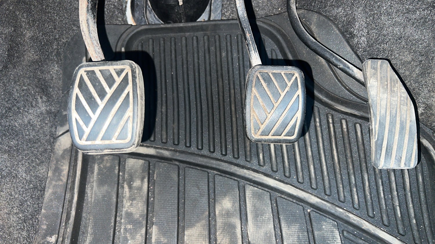 Used 2014 Maruti Suzuki Wagon R VXI Petrol Manual interior PEDALS VIEW