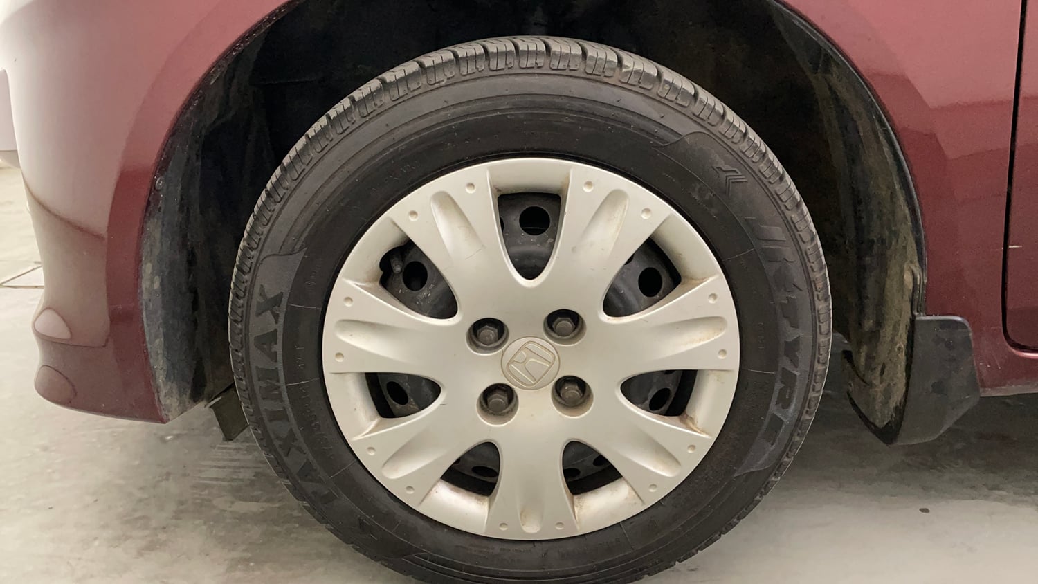 Used 2016 Honda Amaze 1.2 S AT i-VTEC Petrol Automatic tyres LEFT FRONT TYRE RIM VIEW