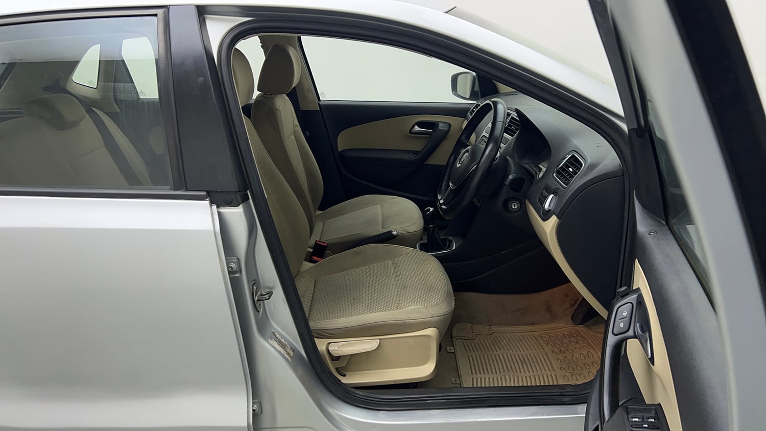 Used 2014 Volkswagen Polo Highline1.2L (P) Petrol Manual interior RIGHT SIDE FRONT DOOR CABIN VIEW