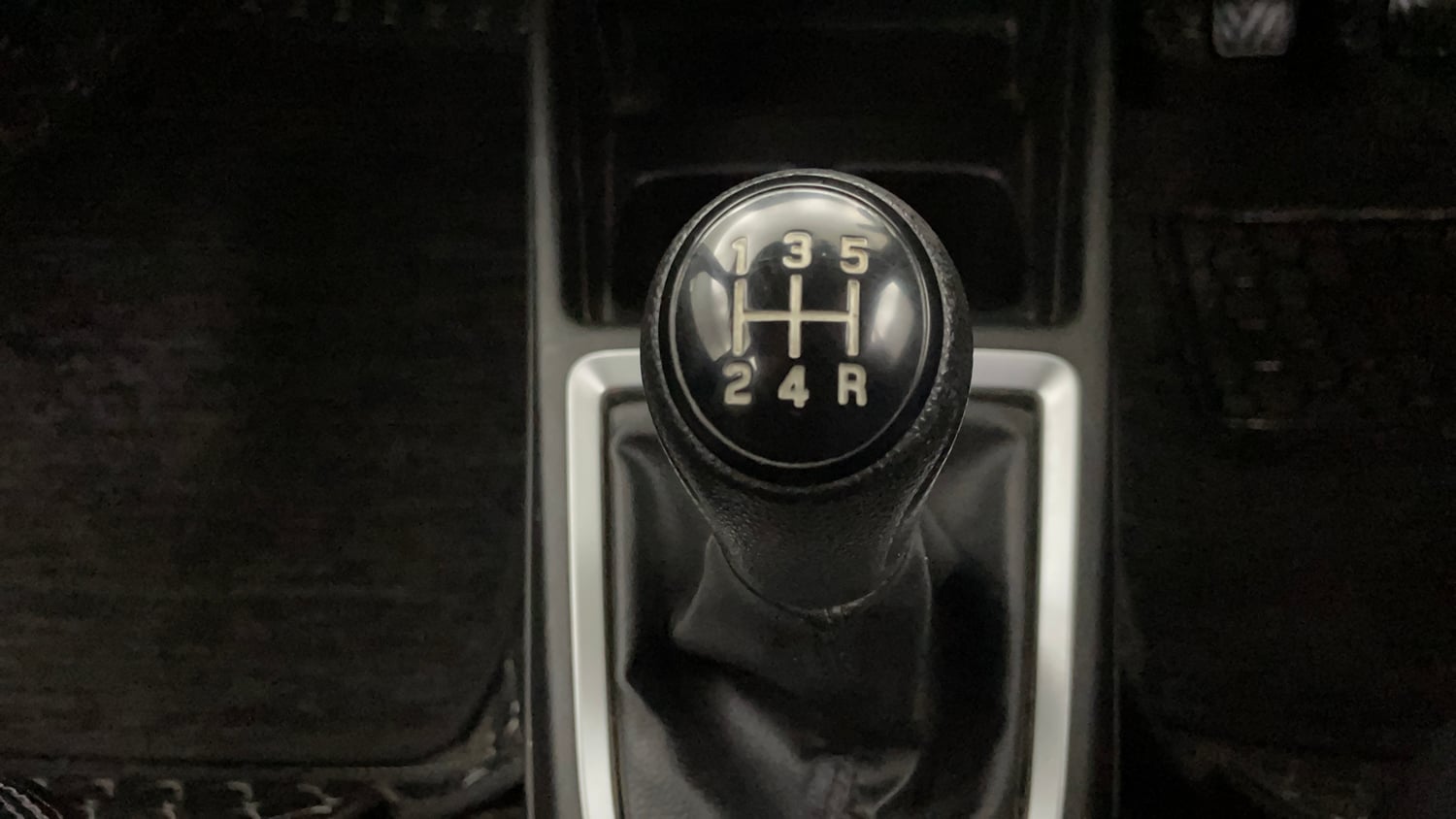 Used 2020 Maruti Suzuki Swift VXi Petrol Manual interior GEAR  KNOB VIEW