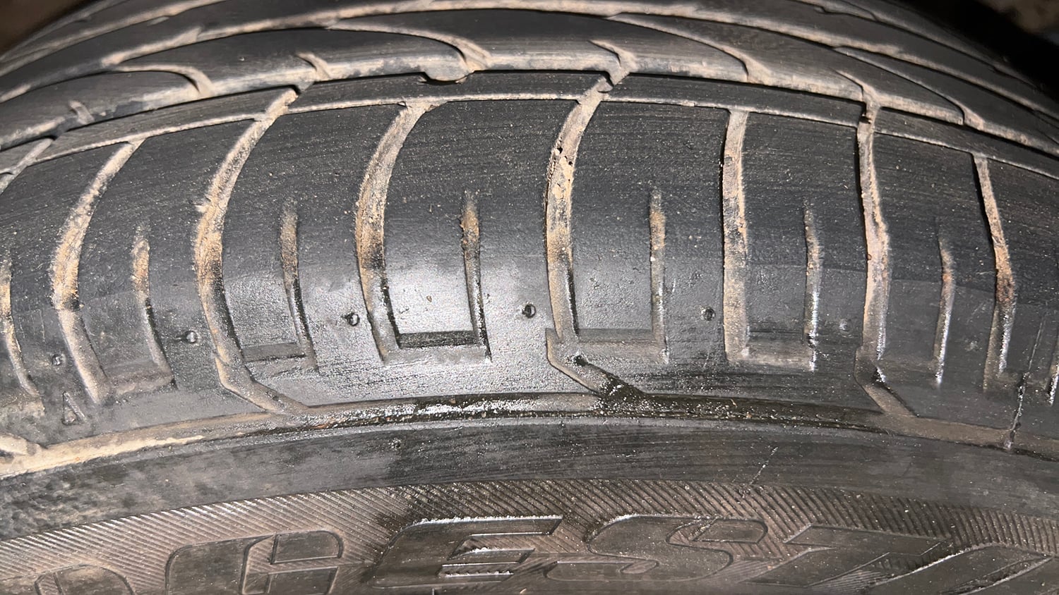 Used 2017 Hyundai Creta SX Plus 1.6 AT Petrol Petrol Automatic tyres RIGHT FRONT TYRE TREAD VIEW