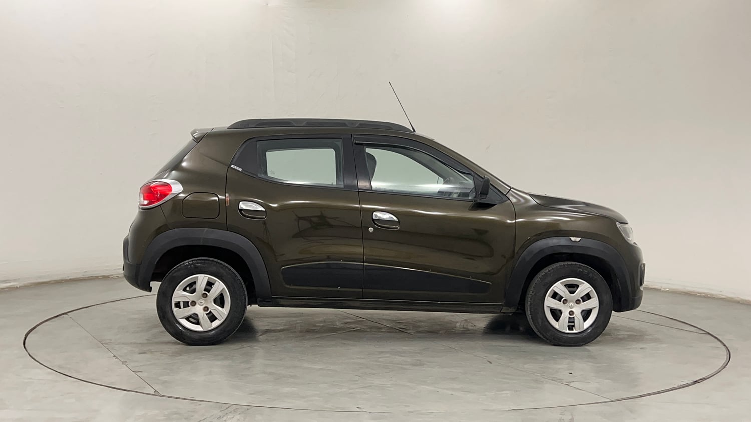 Used 2016 Renault Kwid RXT Petrol Manual exterior RIGHT SIDE VIEW
