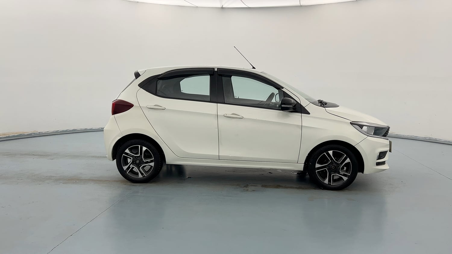 Used 2020 Tata Tiago XZ Plus Petrol Manual exterior RIGHT SIDE VIEW