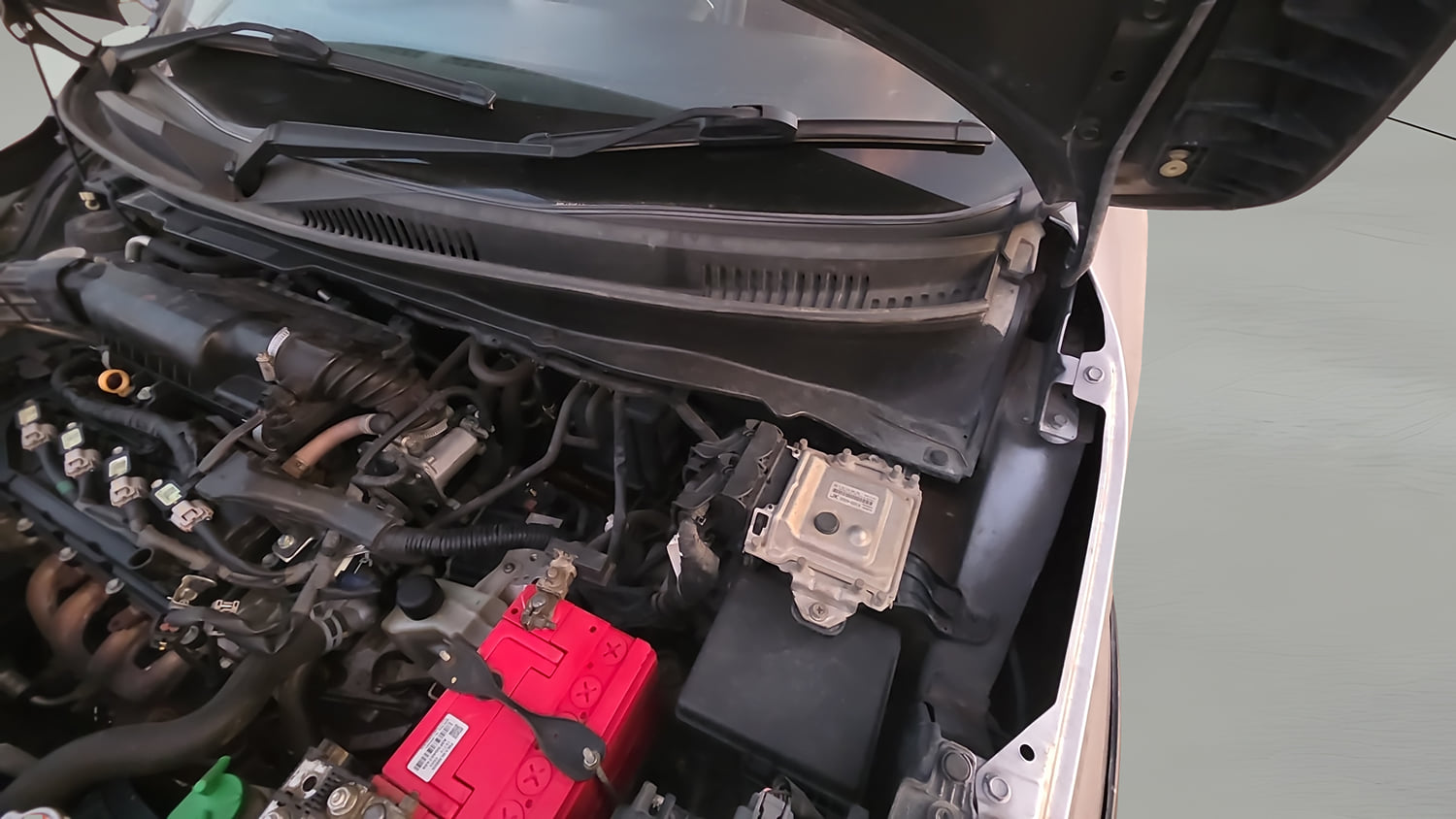 Used 2019 Maruti Suzuki Ignis Alpha 1.2 AMT Petrol Automatic engine ENGINE LEFT SIDE HINGE & APRON VIEW