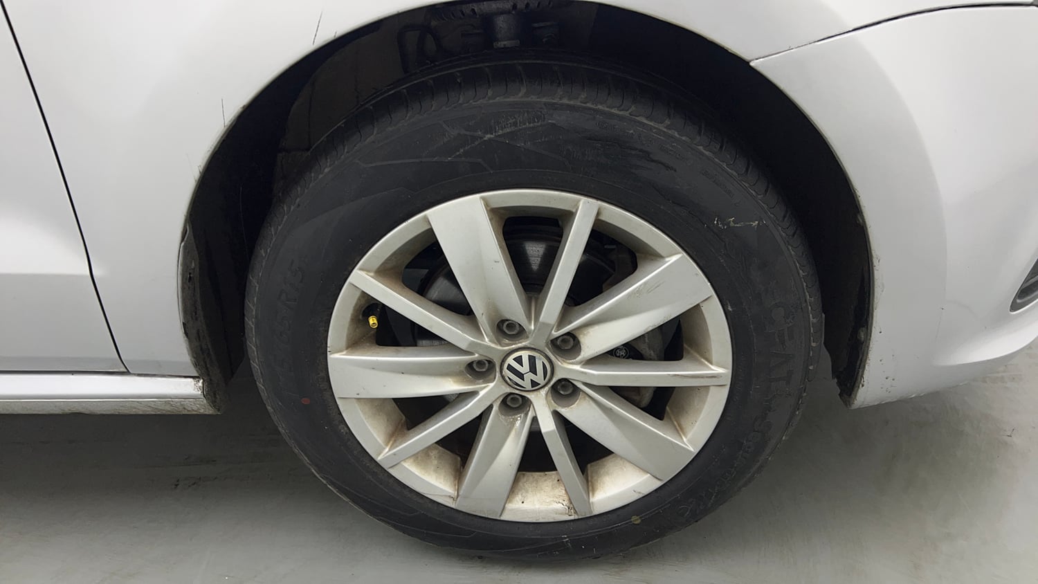 Used 2014 Volkswagen Polo Highline1.2L (P) Petrol Manual tyres RIGHT FRONT TYRE RIM VIEW