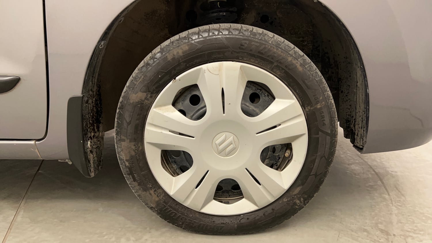 Used 2018 Maruti Suzuki Wagon R VXI Petrol Manual tyres RIGHT FRONT TYRE RIM VIEW